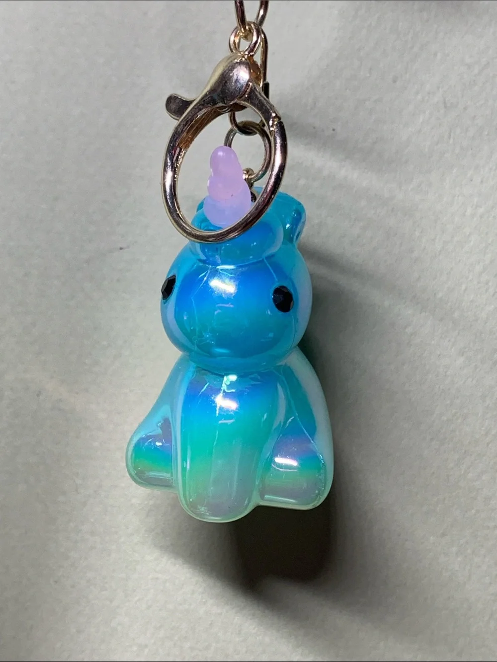 Charm Buddy iridescent blue